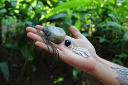 imagen de Collar largo con labradorita y pluma_1
