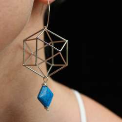 imagen de Aretes geometricos con Howlita_1