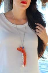 imagen de Collar vanguardista con mandibula de coyote - colaboracion con Mara Diaz_1