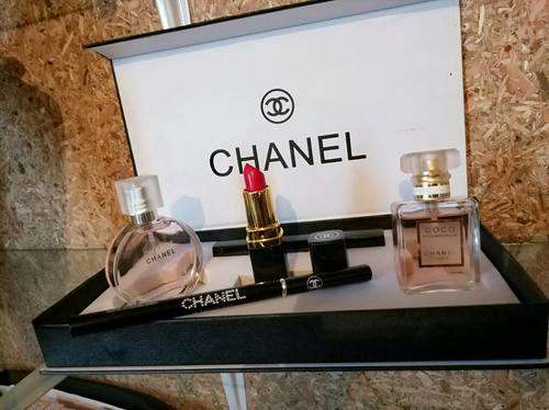 imagen de Maquillaje  y Set   en existencia _1