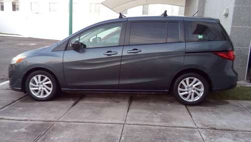 imagen de Minivan Mazda 5 con 3 filas _1