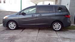 imagen de Minivan Mazda 5 con 3 filas _1