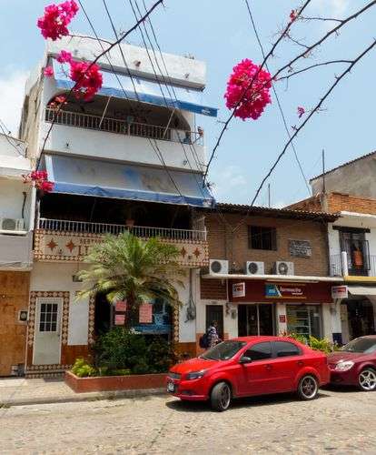 imagen de BAR DE 2 PISOS, 4 ESTUDIOS Y TERRAZA._1