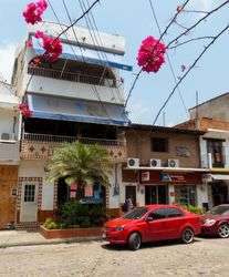 imagen de BAR DE 2 PISOS, 4 ESTUDIOS Y TERRAZA._1