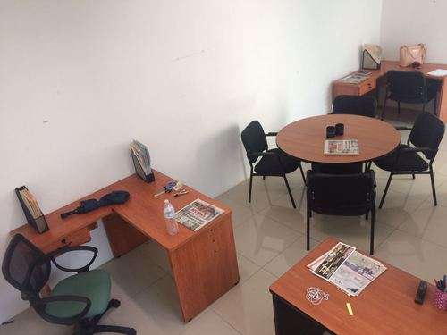 imagen de OPORTUNIDAD OFICINA AMPLIA EN ZONA MUY COMERCIAL _1