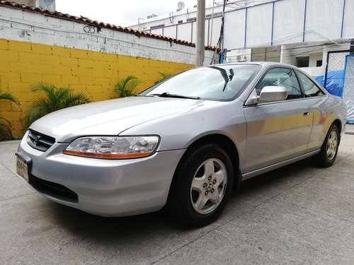 imagen de Honda Accord coupe 3.0 6V con piel y quema coco_1