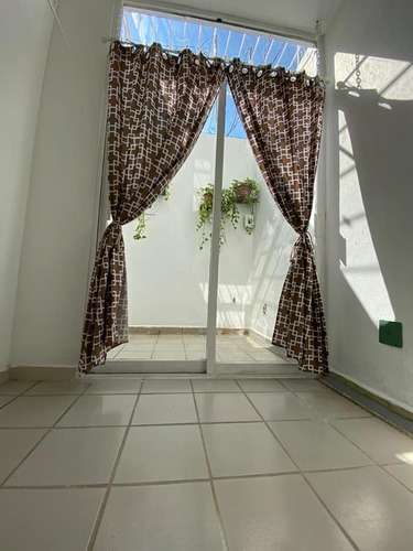 imagen de Se Renta Recamara Amueblada c/bano compartido_1