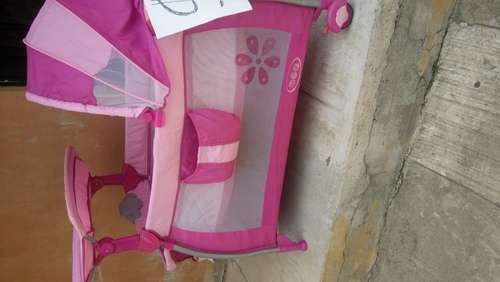imagen de Vendo cuna de viaje rosa_1