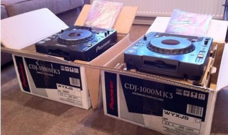 Mano a Mano - 2x PIONEER CDJ-1000MK3 & 1x DJM-800 MIXER