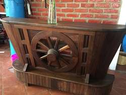 imagen de Muebles, maquina para moler carne y percheros _1