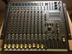 imagen de Mezcladora Mackie con efectos_1