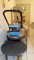 imagen de Prensa para pizzas.batidora Hobart de 20qt.y lam._1
