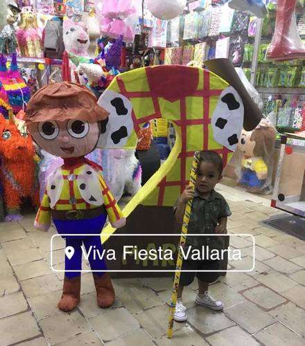 imagen de Pinatas de diferentes disenos_1