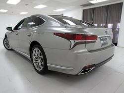 imagen de 2018 Lexus LS 500 Atomic Silver_1