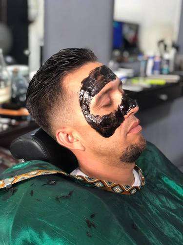 imagen de Corte de cabello y black mask_1