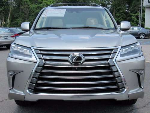 imagen de LEXUS LX 570 SUV Gulf Specs 2019 (Silver)_1