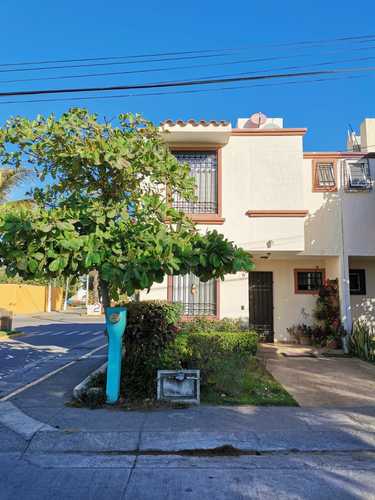 imagen de Casa de 3 Recamaras @ Los Encantos COTO1_1