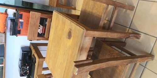 imagen de MESA DE MADERA CON 4 SILLAS_1