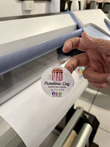 imagen de Impresion y corte de stickers 5x5 cm_1