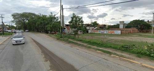 imagen de Macrolote en calle principal Enmedio de Población_1