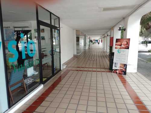 imagen de Local comercial en plaza puerto iguana _1