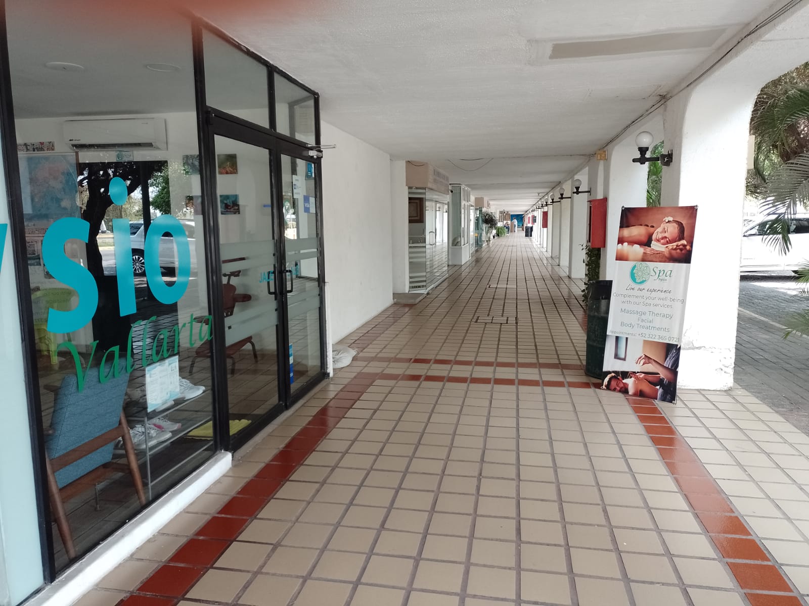 imagen de Local comercial en plaza puerto iguana _1