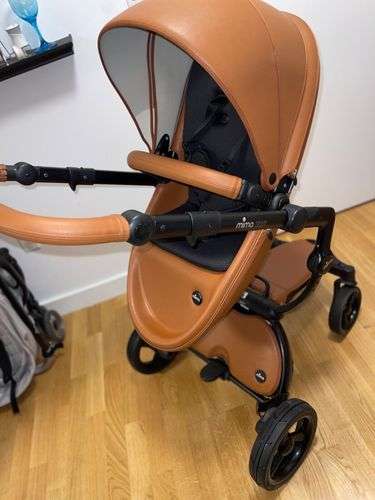 imagen de Mima Xari Stoller En Camel Con Chasis Negro_1