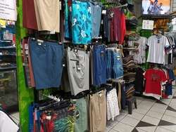 imagen de Extenso surtido en calzado y ropa_1