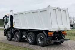 imagen de Iveco 8x4 Tipper Truck Pre-owned export 2023 model_1
