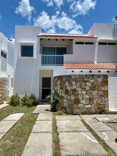 imagen de Casa moderna con paneles solares _1