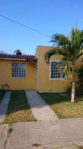 imagen de Se renta cuarto semiamueblado _1