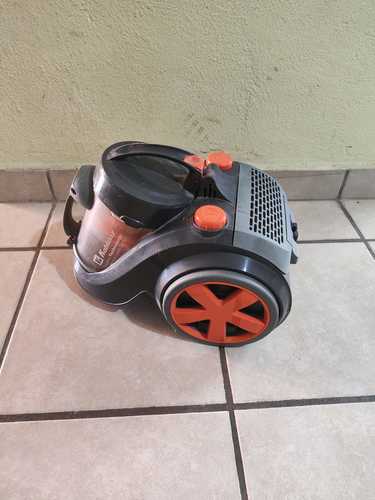 imagen de Aspiradora Koblenz Canister_1