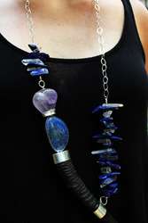 imagen de "El cuerno divino" - Collar con cuerno de Springbok con lapis lazuli y amatista_2