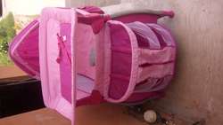 imagen de Vendo cuna de viaje rosa_2