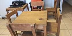 imagen de MESA DE MADERA CON 4 SILLAS_2