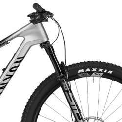 imagen de 2024 Canyon Lux Trail CF 9 Mountain Bike_2