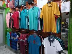 imagen de Extenso surtido en calzado y ropa_2