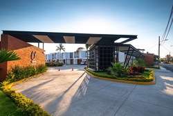 imagen de Hogar moderno con alberca segura #68_2