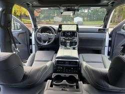 imagen de Fairly Used 2022 Lexus LX 600 Premium_2