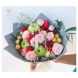 imagen de Ramo de frutas con chocolates ferrero_3