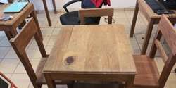 imagen de MESA DE MADERA CON 4 SILLAS_3