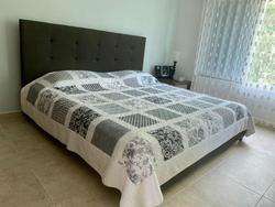 imagen de Casa moderna con paneles solares _3