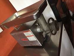 imagen de Muebles, maquina para moler carne y percheros _4