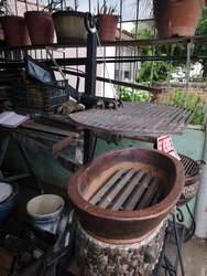 imagen de Asador de barro con parrilla levadiza _4