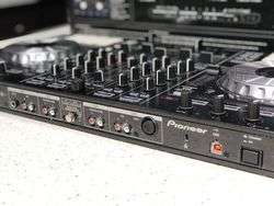 imagen de brand new Pioneer DDJ-SX Digital DJ Controller _4