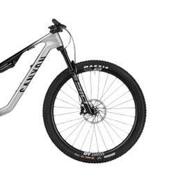 imagen de 2024 Canyon Lux Trail CF 9 Mountain Bike_4