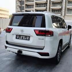 imagen de Toyota Land Cruiser GXR 2022 Gulf Model_4