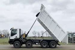 imagen de Iveco 8x4 Tipper Truck Pre-owned export 2023 model_4