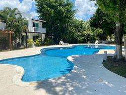 imagen de Casa moderna con paneles solares _4