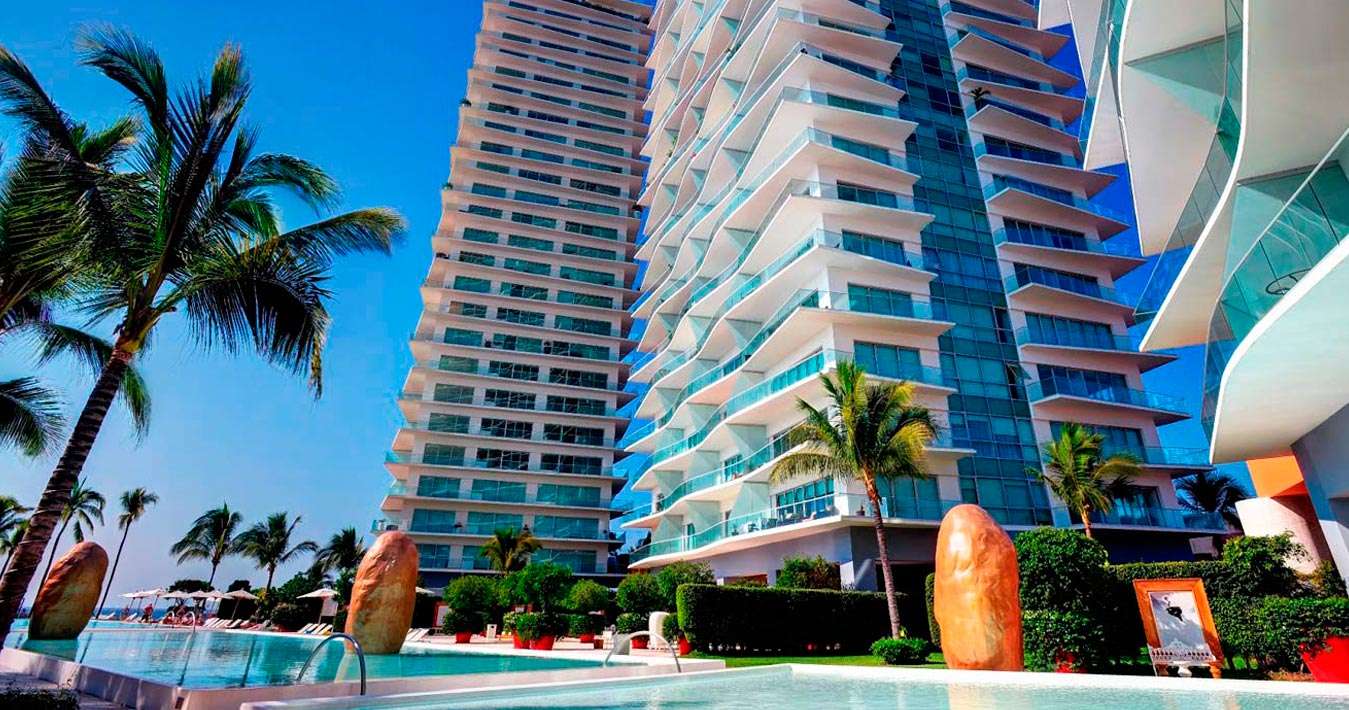 Portada de Icon Vallarta